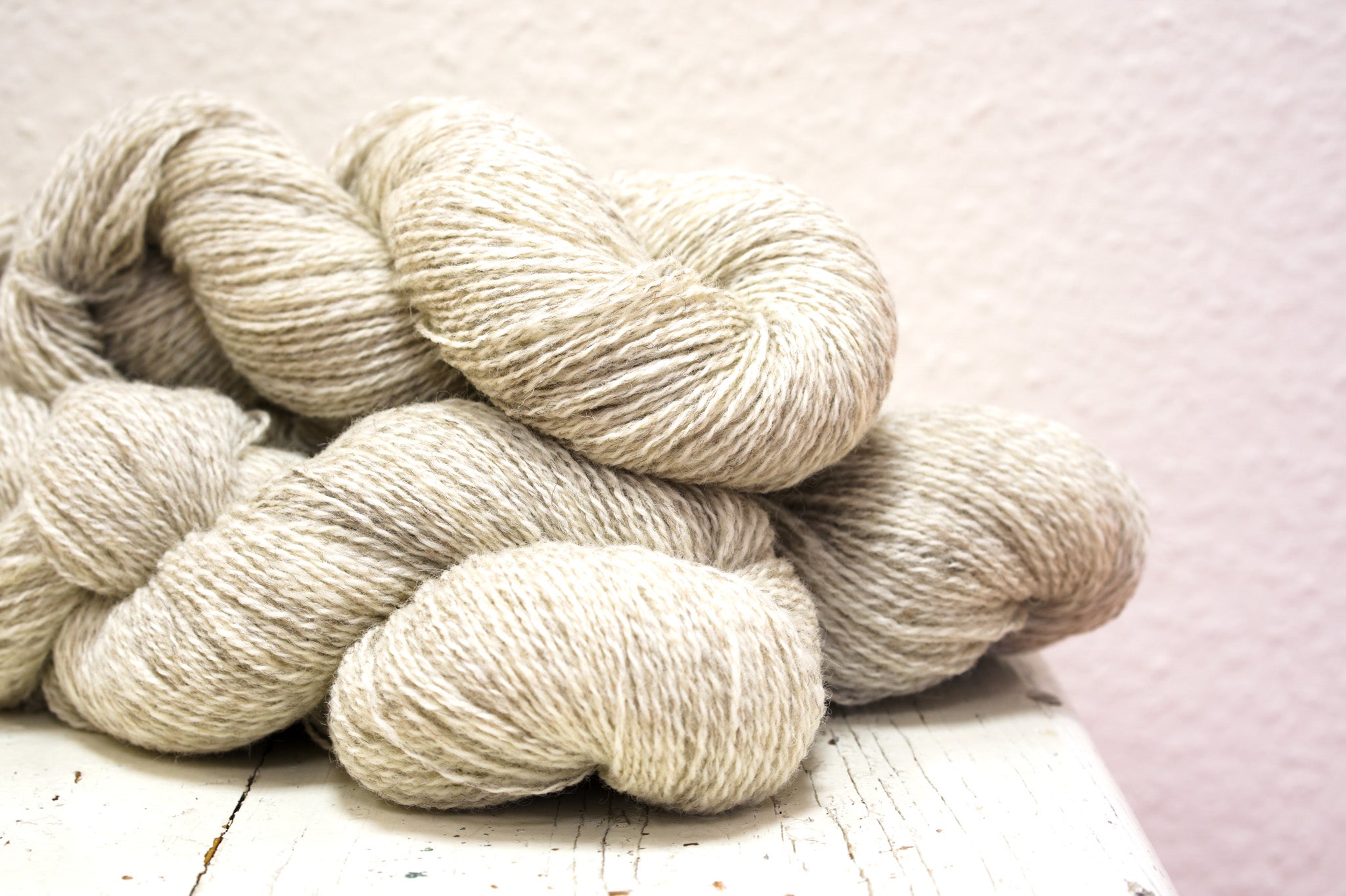 Beige-white color New Zealand  fingering wool - 280