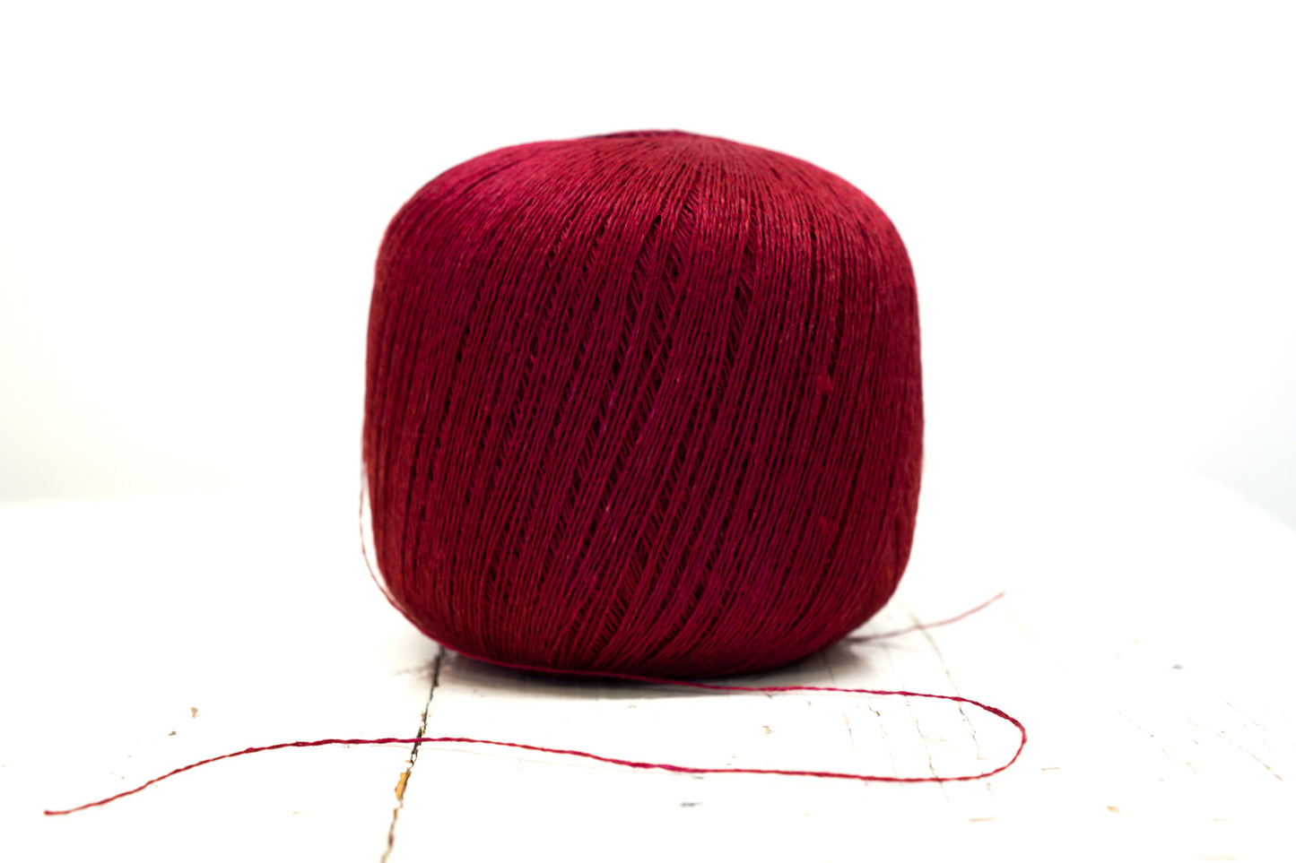 Burgundy red color 100% linen 100g/670m