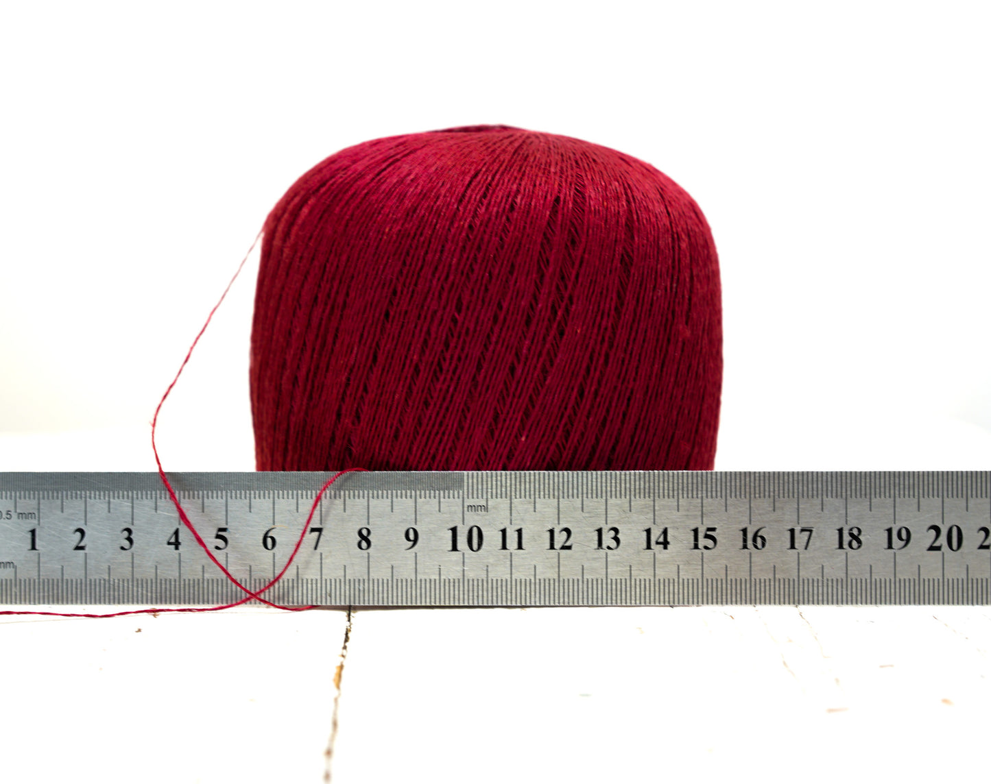 Burgundy red color 100% linen 100g/670m