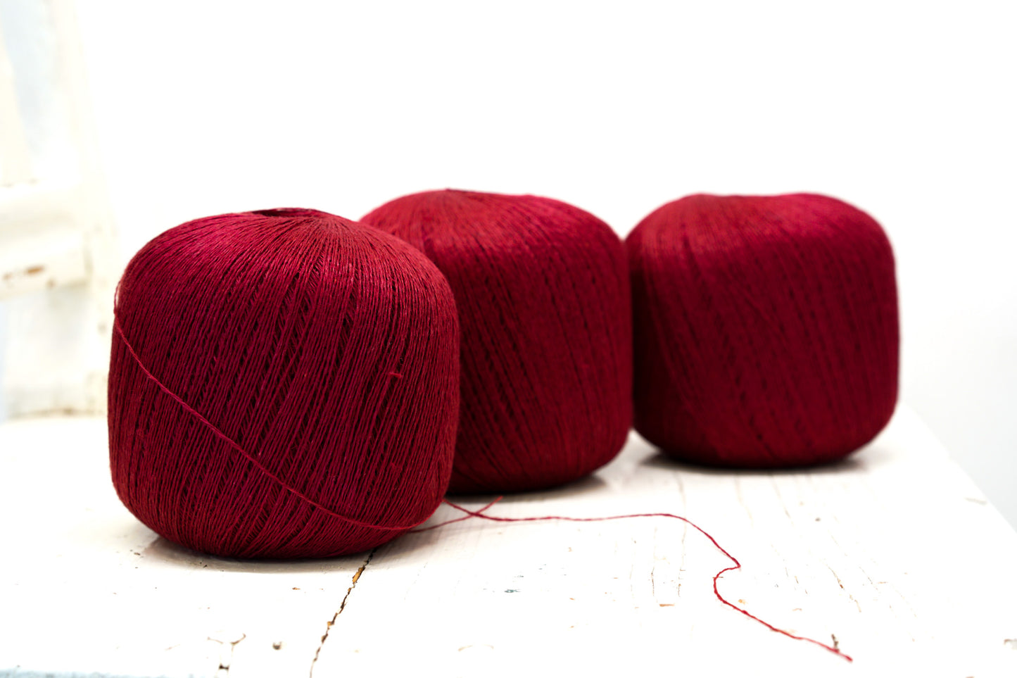 Burgundy red color 100% linen 100g/670m