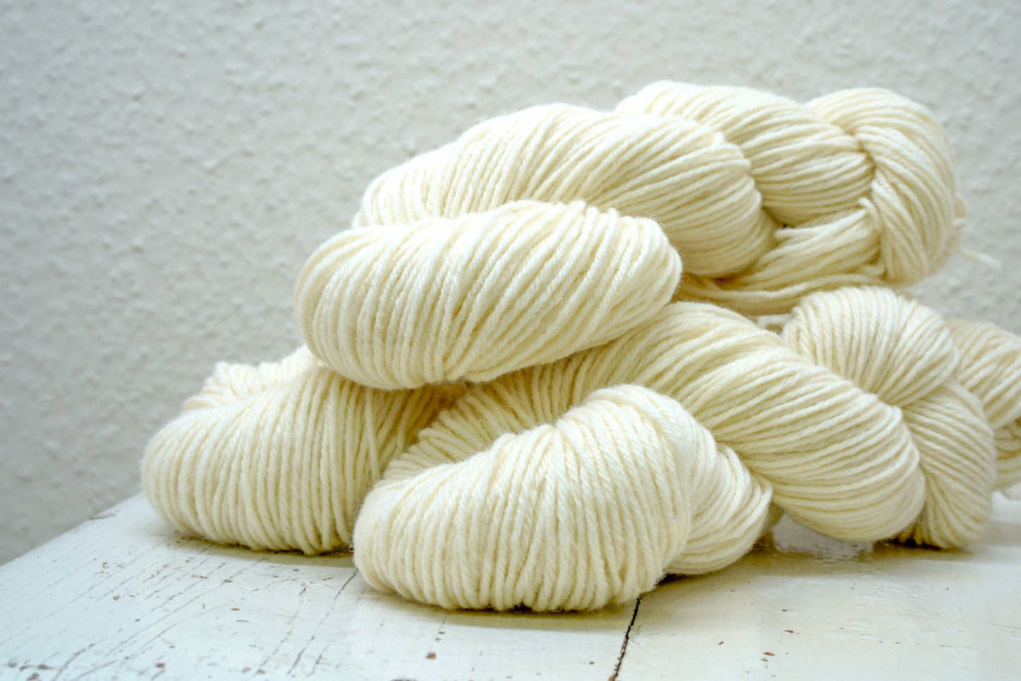 Milk white New Zealand DK wool yarn 100g./170m.