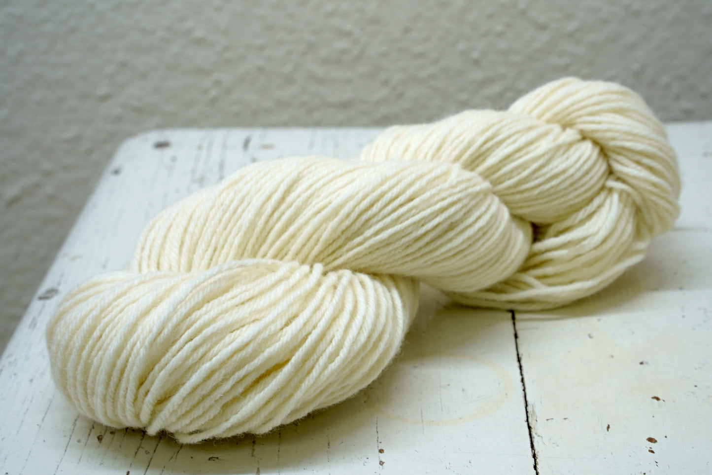 Milk white New Zealand DK wool yarn 100g./170m.