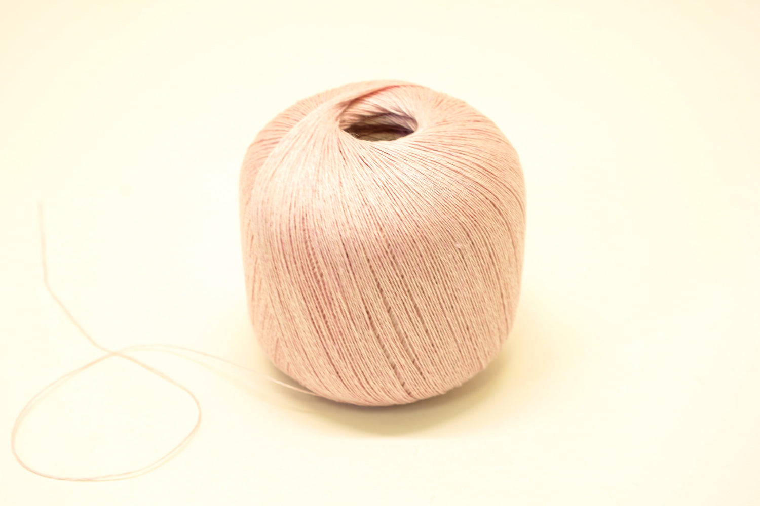 Pearl rose color linen yarn 100g.