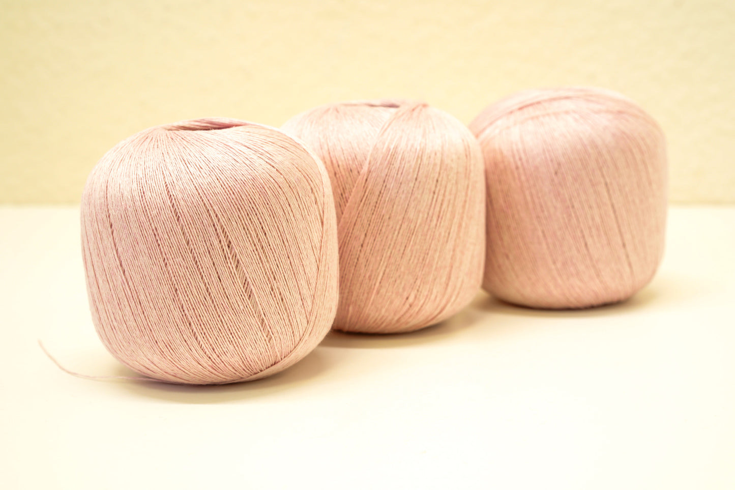 Pearl rose color linen yarn 100g.