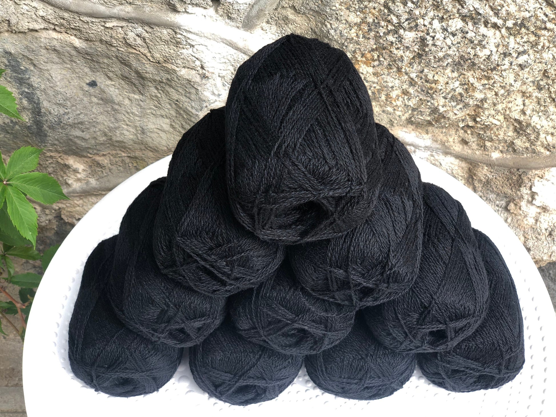 Black New Zealand wool yarn | black-new-zealand-wool-yarn
