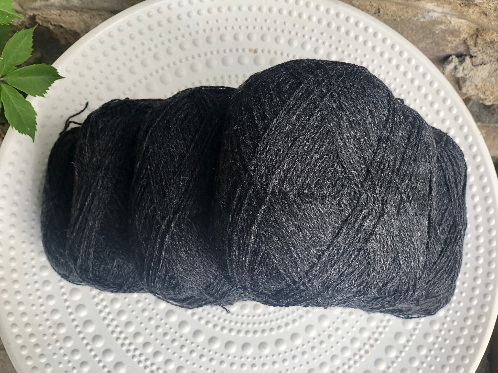 Dark grey New Zealand wool yarn | dark-grey-new-zealand-wool-yarn