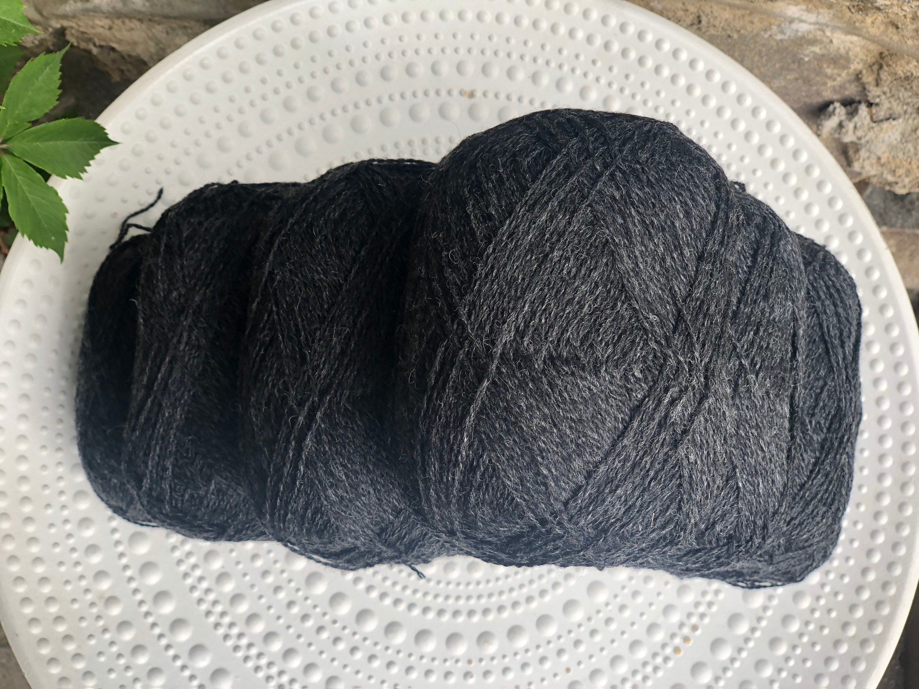 Dark grey New Zealand wool yarn | dark-grey-new-zealand-wool-yarn