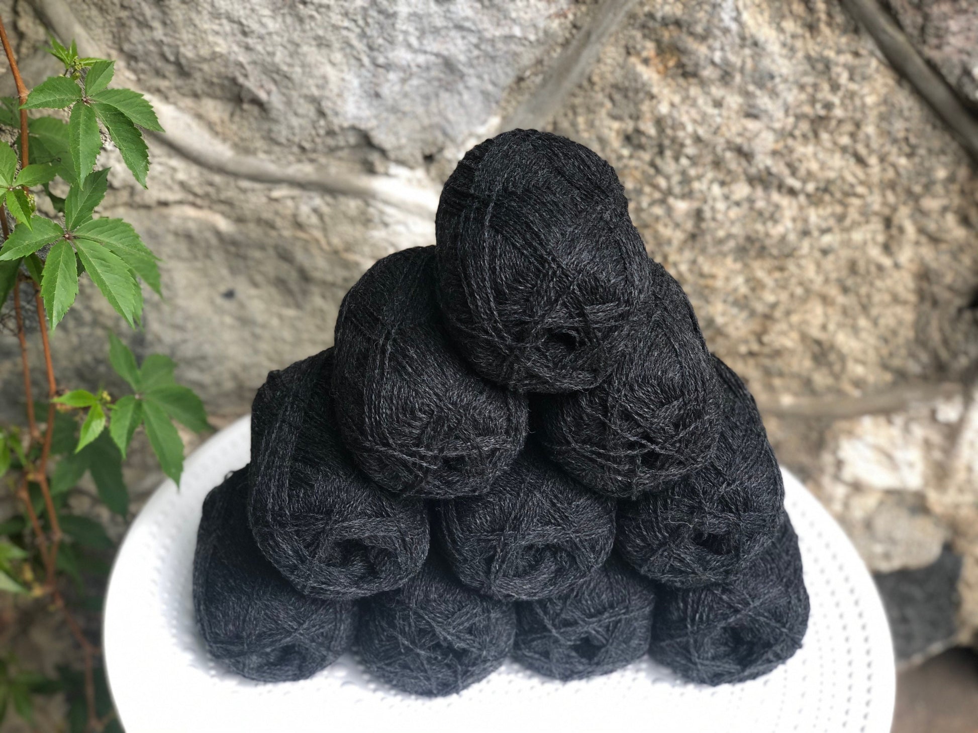 Dark grey New Zealand wool yarn | dark-grey-new-zealand-wool-yarn