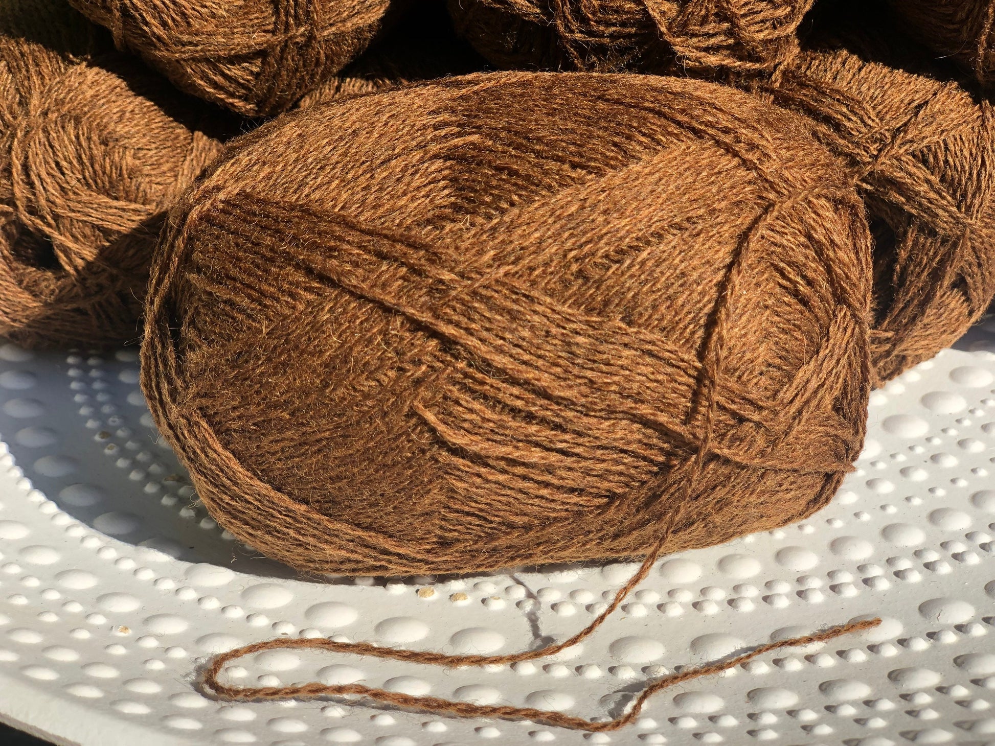 Brown color lwool yarn | brown-color-lwool-yarn