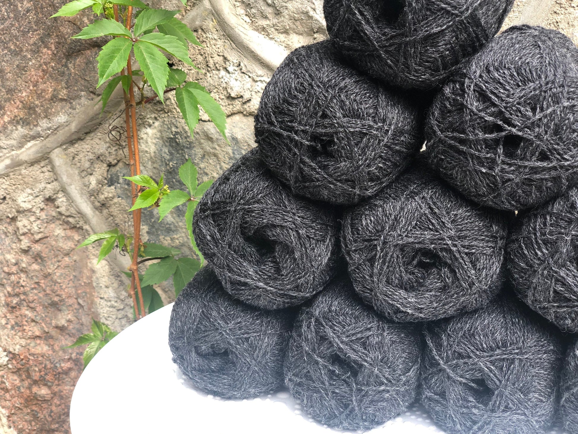 Dark grey New Zealand wool yarn | dark-grey-new-zealand-wool-yarn