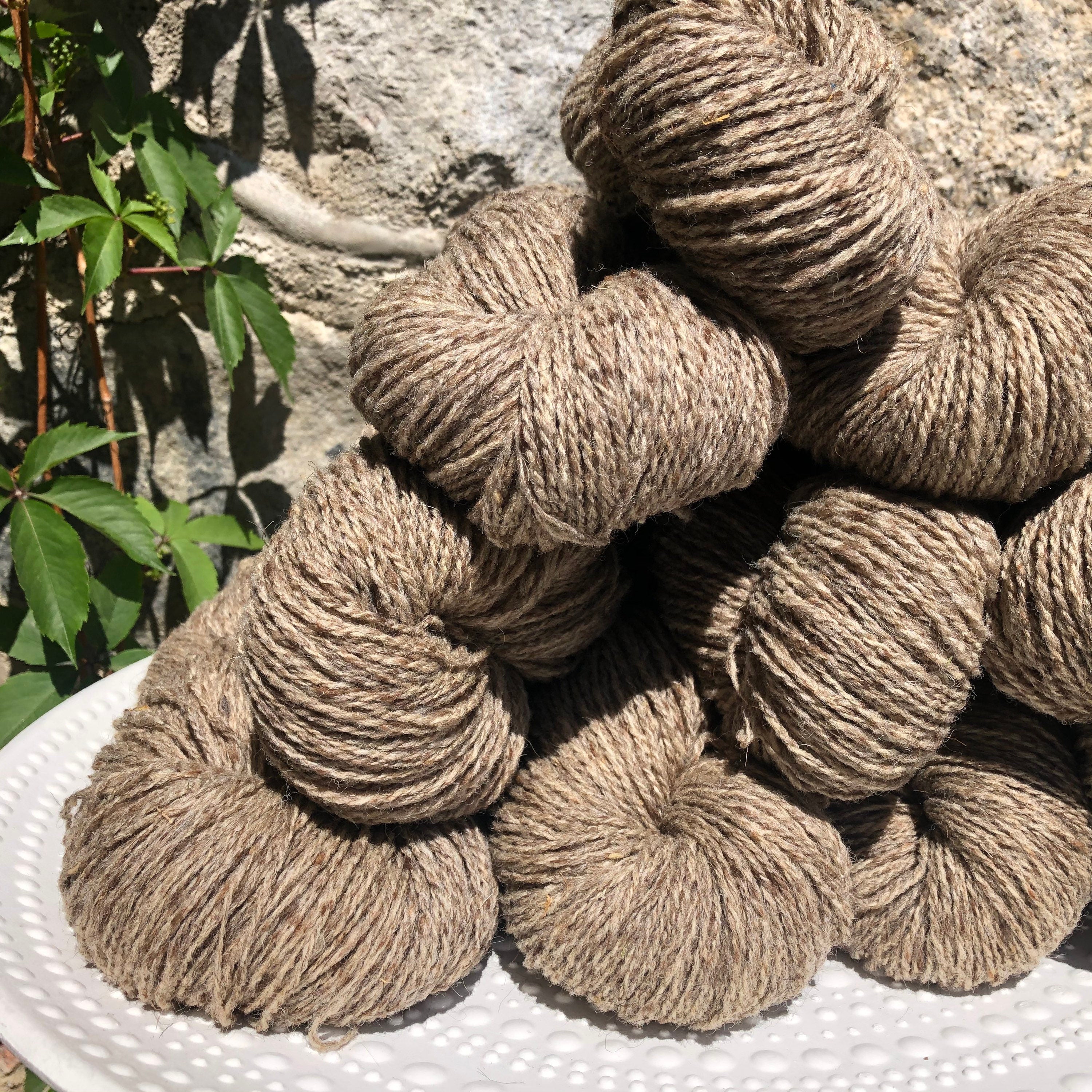Grey-brown dog wool yarn | grey-brown-dog-wool-yarn