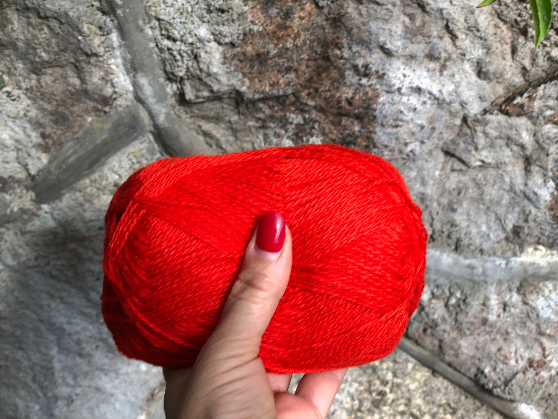 Scarlet red New Zealand wool yarn | scarlet-red-new-zealand-wool-yarn