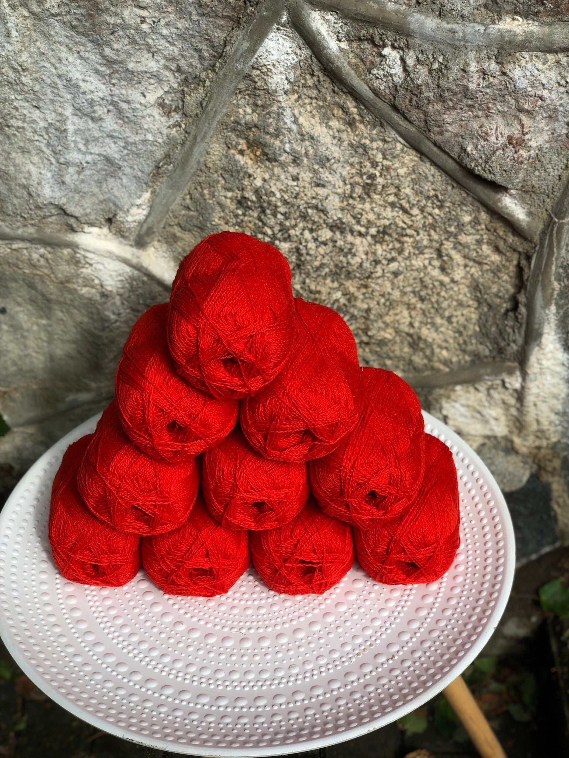 Scarlet red New Zealand wool yarn | scarlet-red-new-zealand-wool-yarn