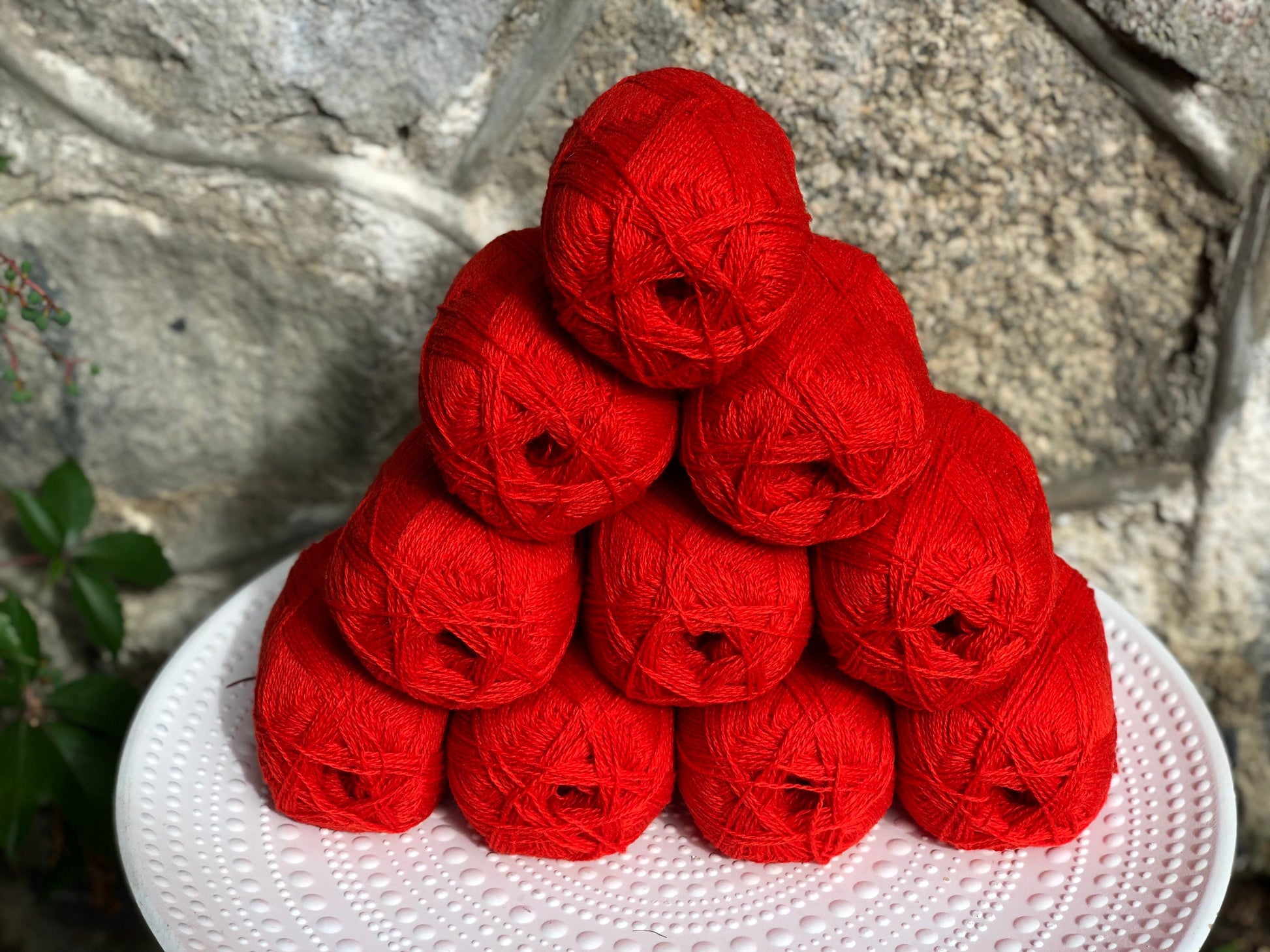 Scarlet red New Zealand wool yarn | scarlet-red-new-zealand-wool-yarn