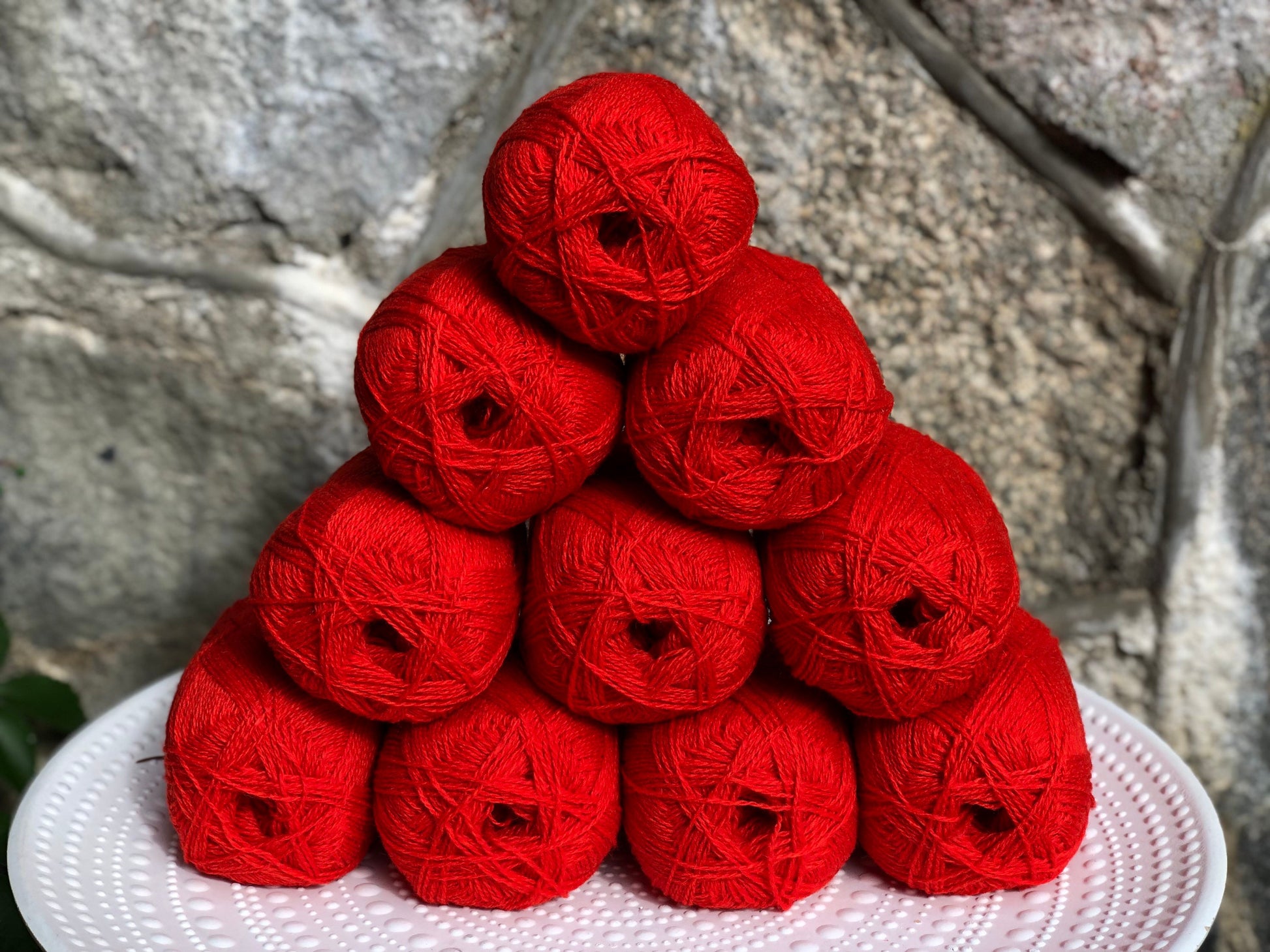 Scarlet red New Zealand wool yarn | scarlet-red-new-zealand-wool-yarn