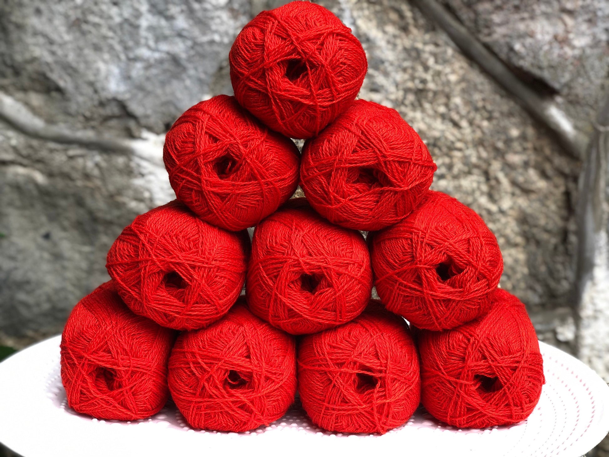 Scarlet red New Zealand wool yarn | scarlet-red-new-zealand-wool-yarn