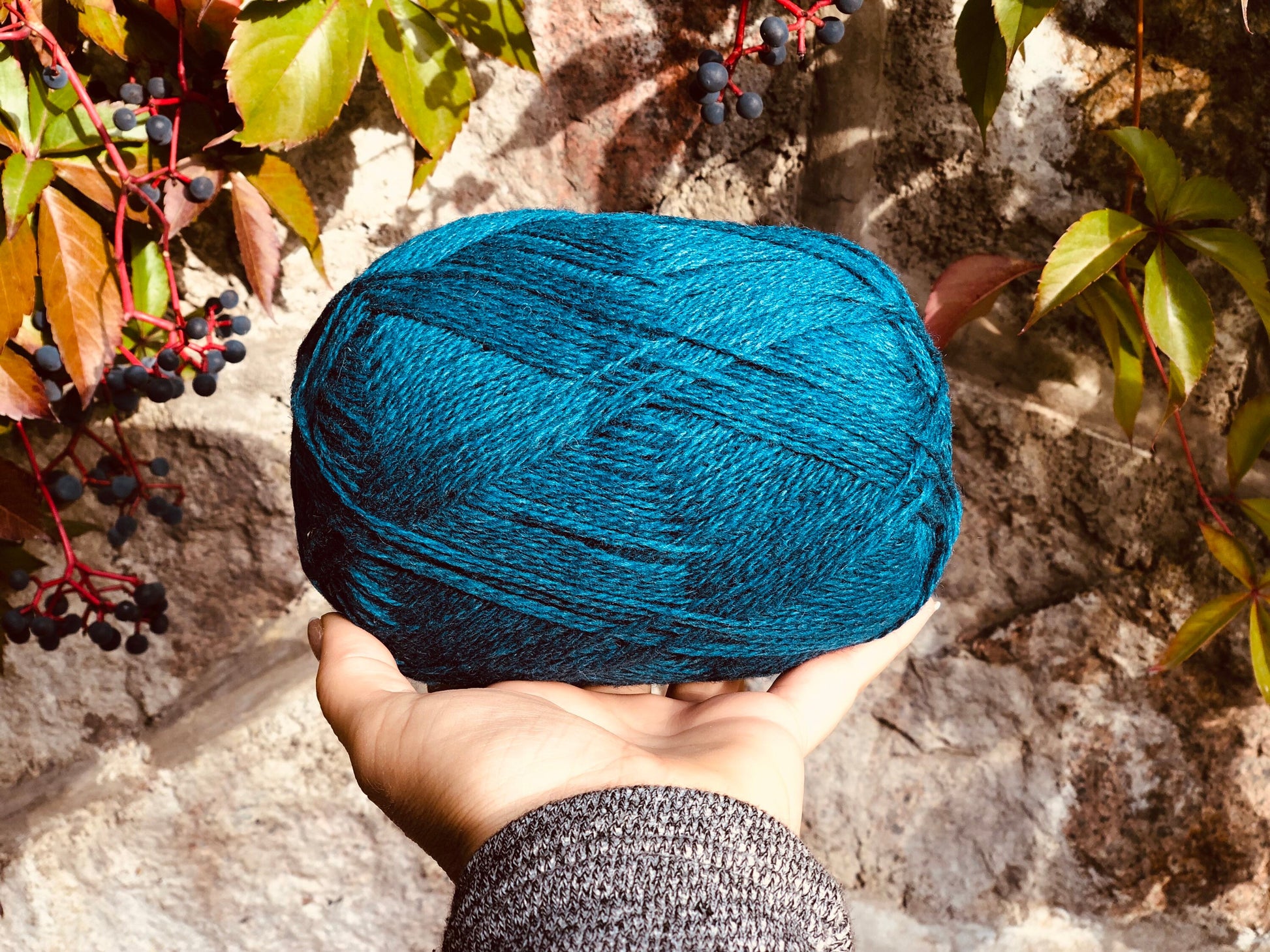 Emerald blue New Zealand wool yarn | emerald-blue-new-zealand-wool-yarn