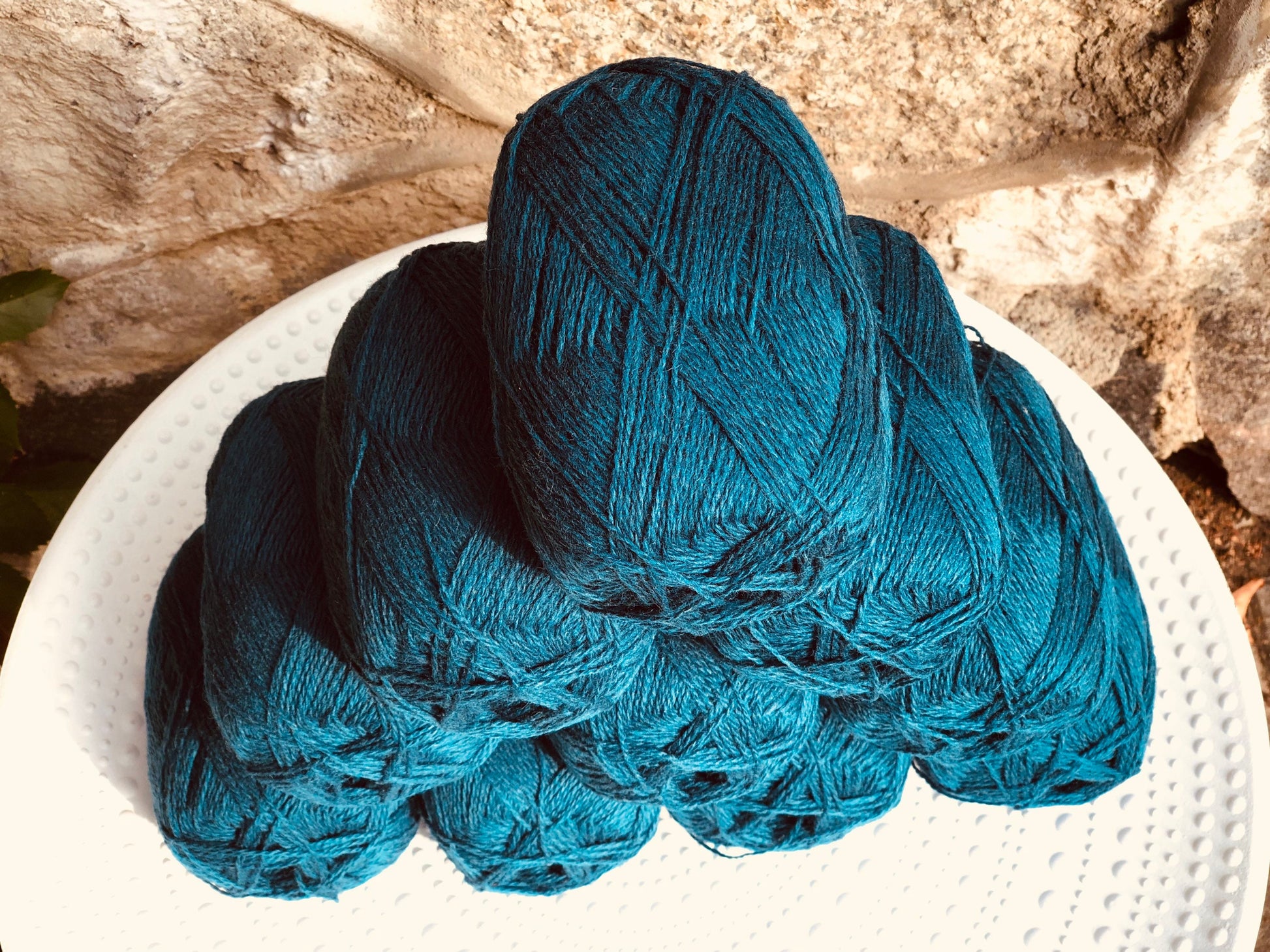 Emerald blue New Zealand wool yarn | emerald-blue-new-zealand-wool-yarn