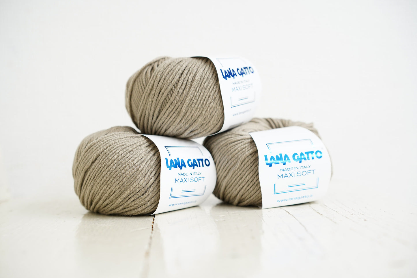 Lana Gatto Maxi soft Beige color merino wool yarn | lana-gatto-maxi-soft-beige-color-merino-wool-yarn
