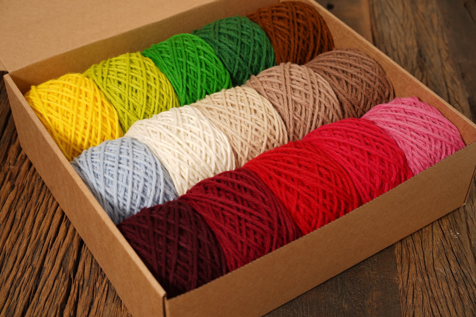 15 colours of wool yarn in a gift box | 15-colours-of-wool-yarn-in-a-gift-box