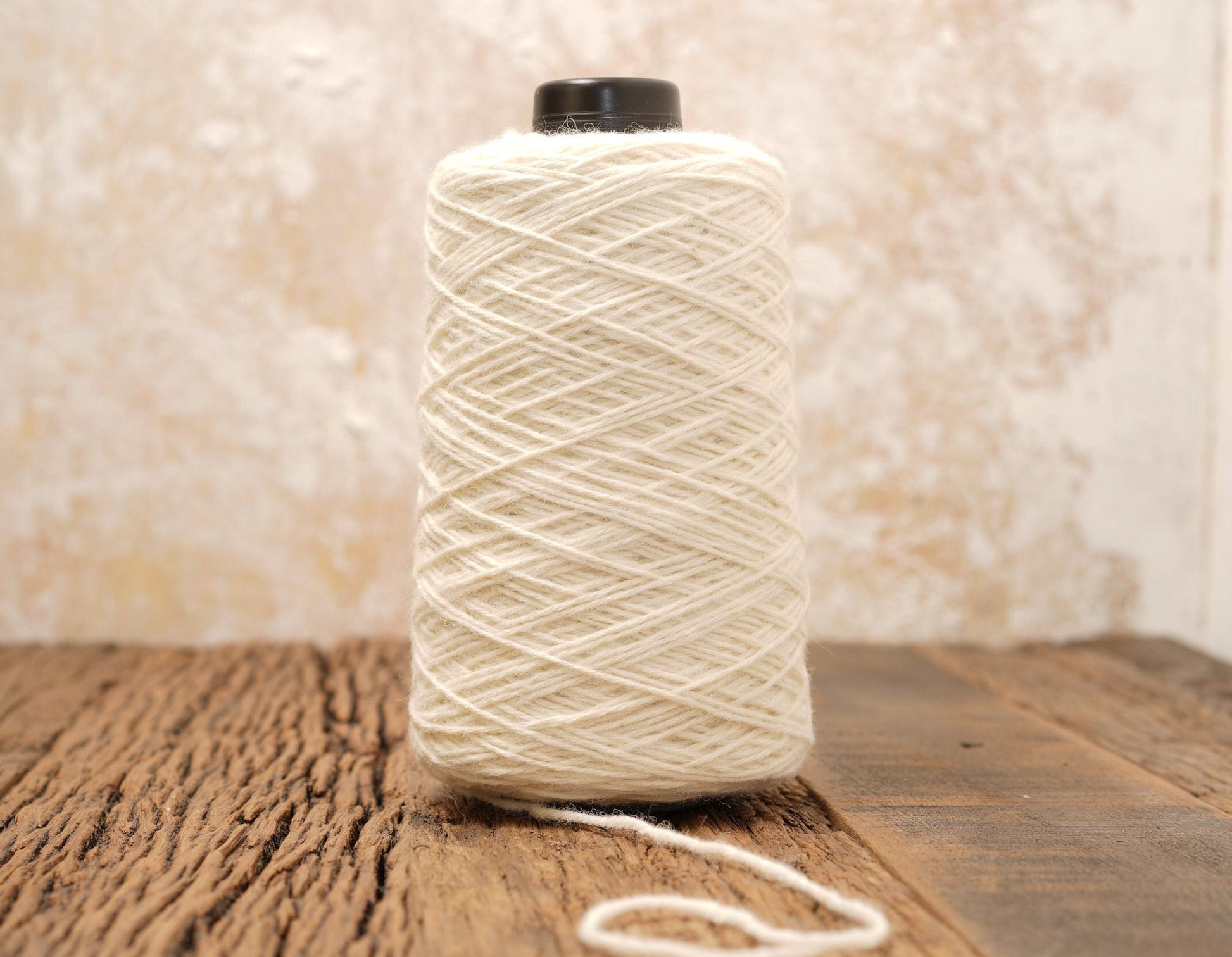 Milk-white tufting wool in cone, Yarn for knitting