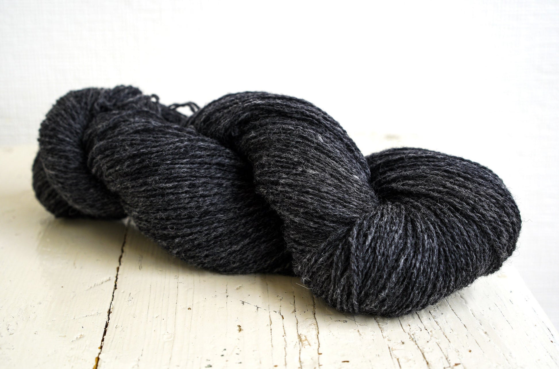 White and grey shades New Zealand wool yarn | white-and-grey-shades-new-zealand-wool-yarn