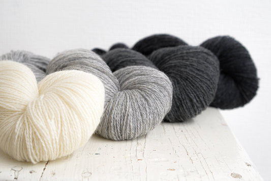 White and grey shades New Zealand wool yarn | white-and-grey-shades-new-zealand-wool-yarn