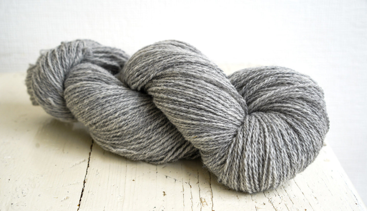 White and grey shades New Zealand wool yarn | white-and-grey-shades-new-zealand-wool-yarn