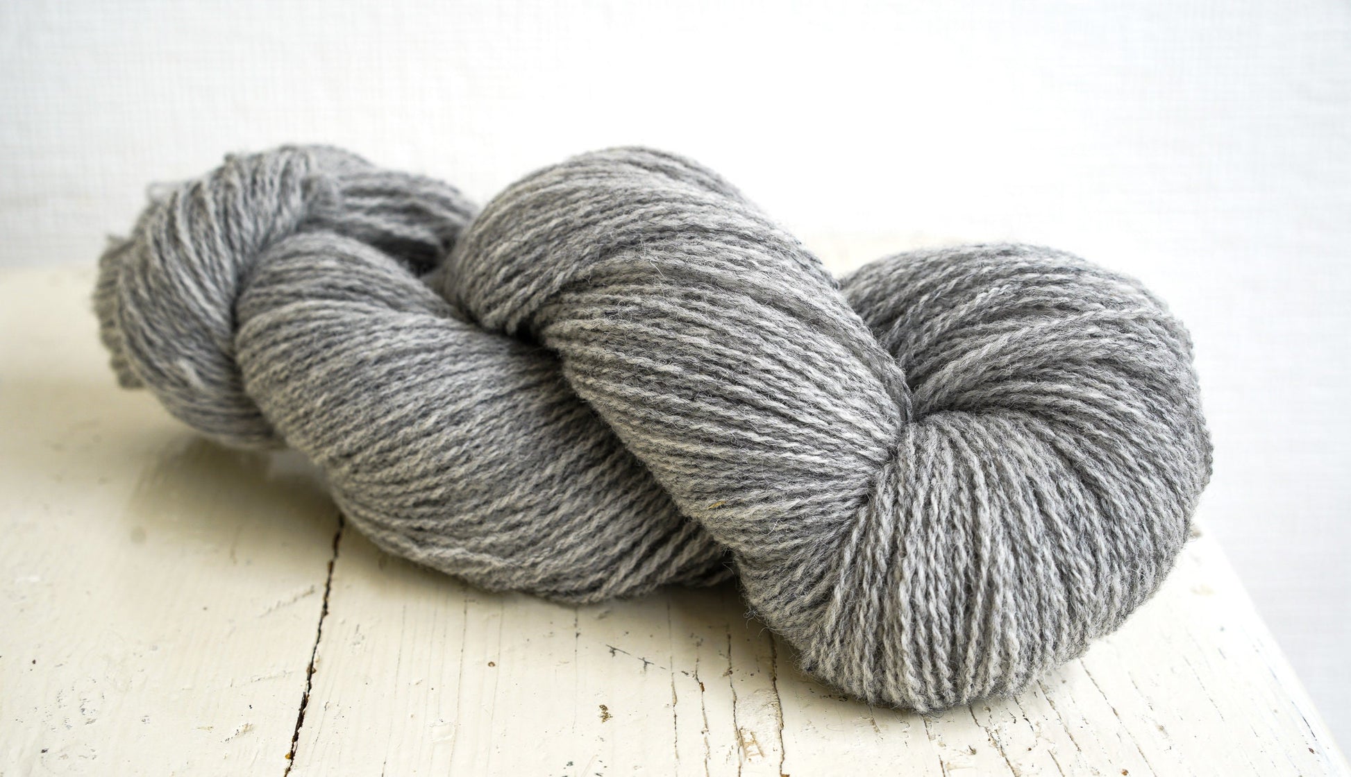 White and grey shades New Zealand wool yarn | white-and-grey-shades-new-zealand-wool-yarn