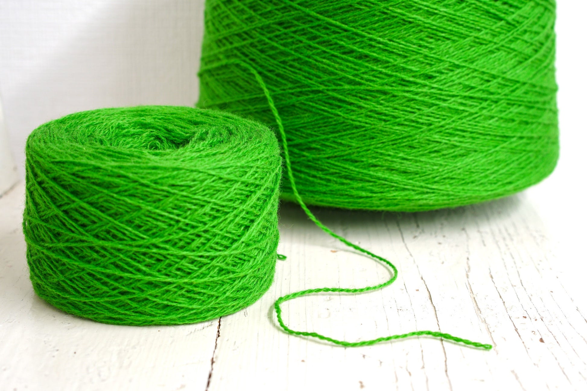 Bright green wool in cone 0,9kg/31.7oz - Fingering wool yarn - 100% wool yarn for weaving plaids, socks knitting - Hand knitting wool C 345 | bright-green-wool-in-cone-0-9kg-31-7oz-fingering-wool-yarn-100-wool-yarn-for-weaving-plaids-socks-knitting-hand-knitting-wool-c-345