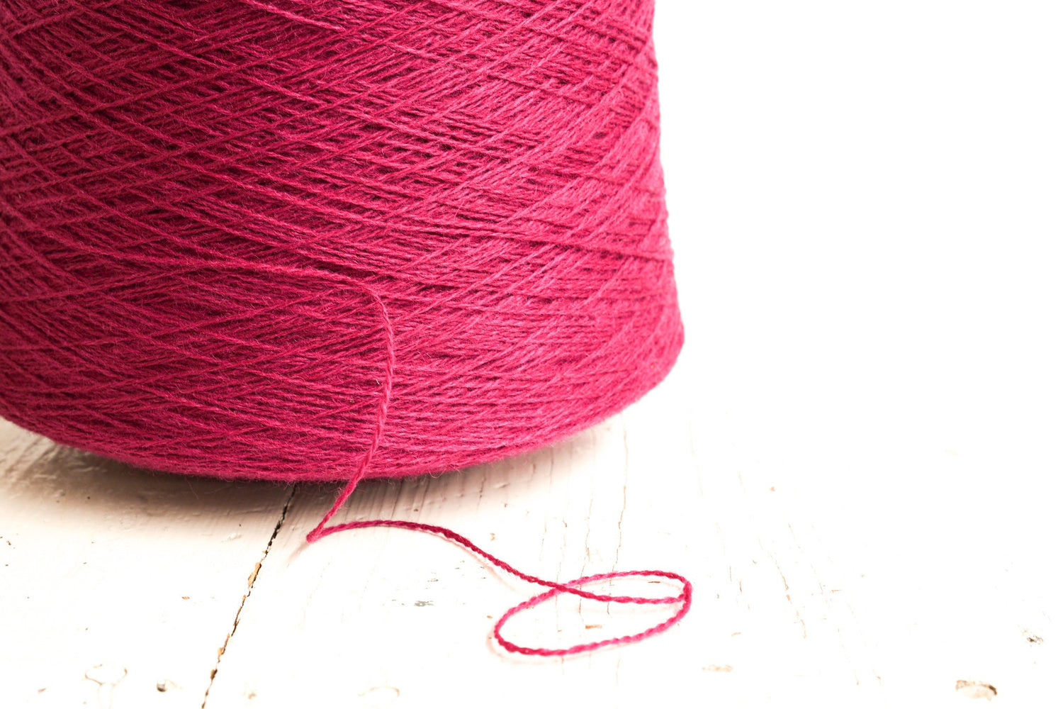 Hot pink wool in cone 0,9kg/31.7oz - 100% New Zealand fingering wool - yarn for weaving plaids, socks knitting - Hand knitting wool C540 | hot-pink-wool-in-cone-0-9kg-31-7oz-100-new-zealand-fingering-wool-yarn-for-weaving-plaids-socks-knitting-hand-knitting-wool-c540