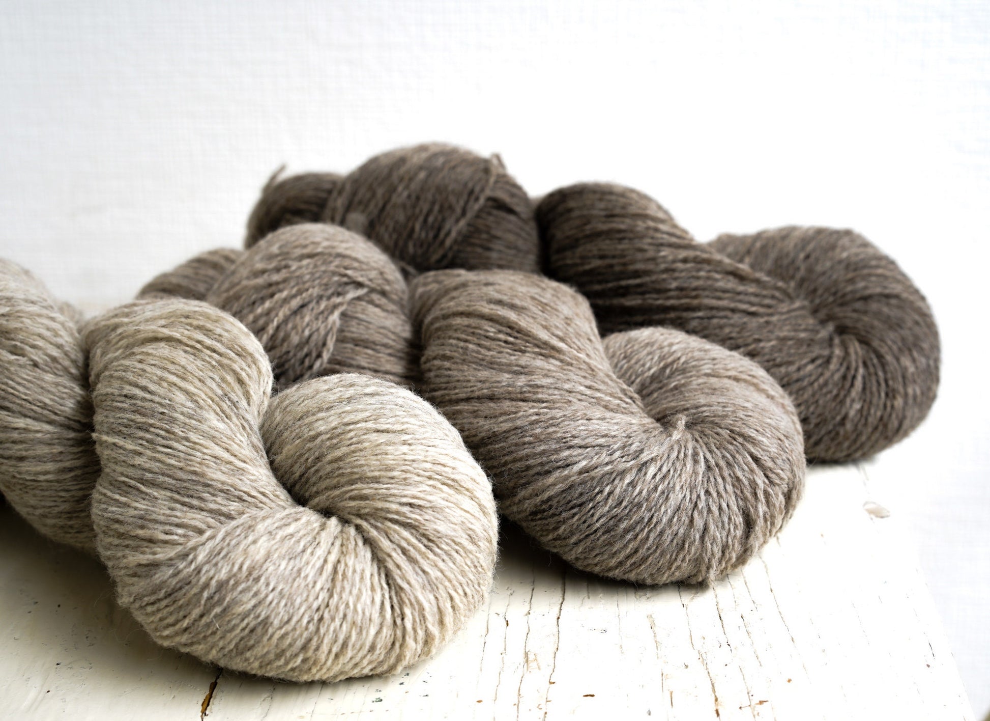 Natural undyed grey wool yarn - 300g./10.58 oz. - New Zealand fingering wool for hand knitting, weaving plaids, felting, carding projects | natural-undyed-grey-wool-yarn-300g-10-58-oz-new-zealand-fingering-wool-for-hand-knitting-weaving-plaids-felting-carding-projects