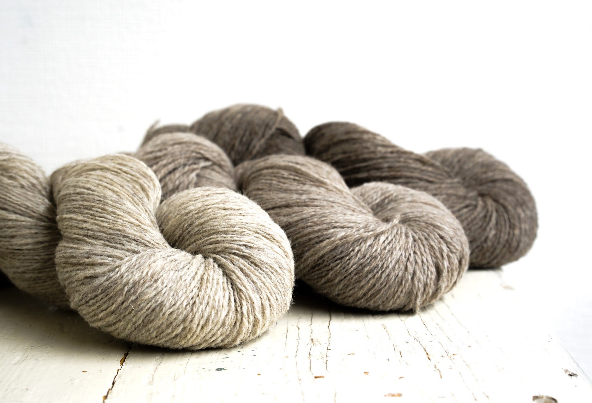 Natural undyed grey wool yarn - 300g./10.58 oz. - New Zealand fingering wool for hand knitting, weaving plaids, felting, carding projects | natural-undyed-grey-wool-yarn-300g-10-58-oz-new-zealand-fingering-wool-for-hand-knitting-weaving-plaids-felting-carding-projects