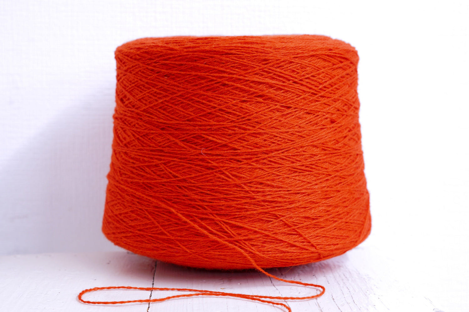 Scarlet red wool in cone 0,9kg/31.7oz - Fingering yarn  for weaving plaids, socks knitting, women&