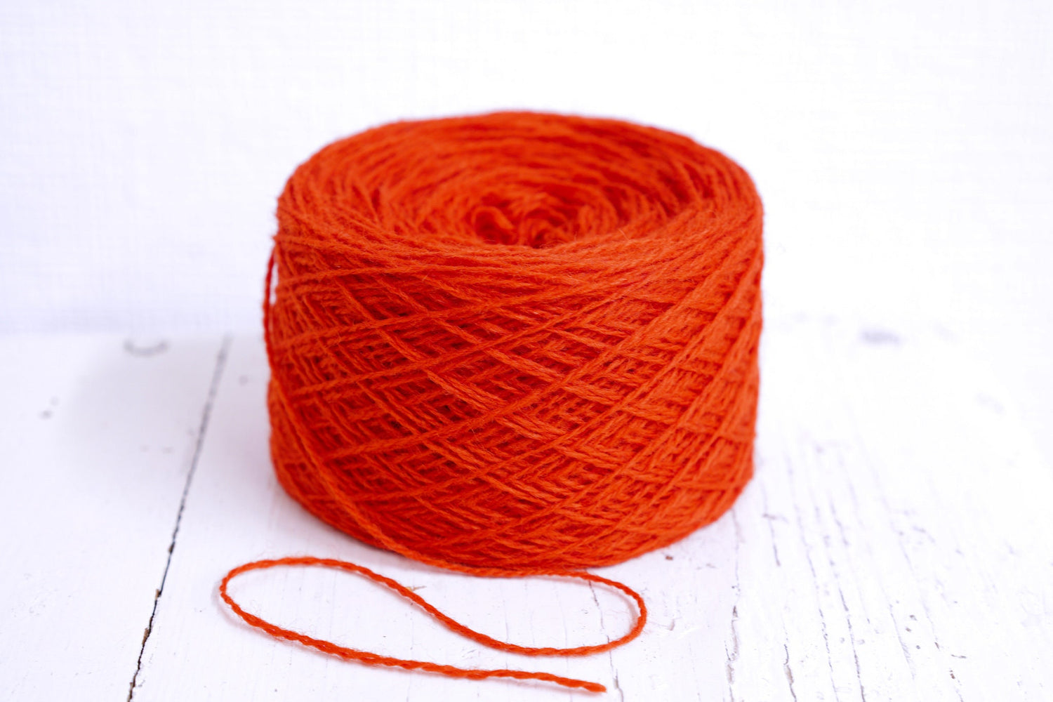 Scarlet red wool in cone 0,9kg/31.7oz - Fingering yarn  for weaving plaids, socks knitting, women&