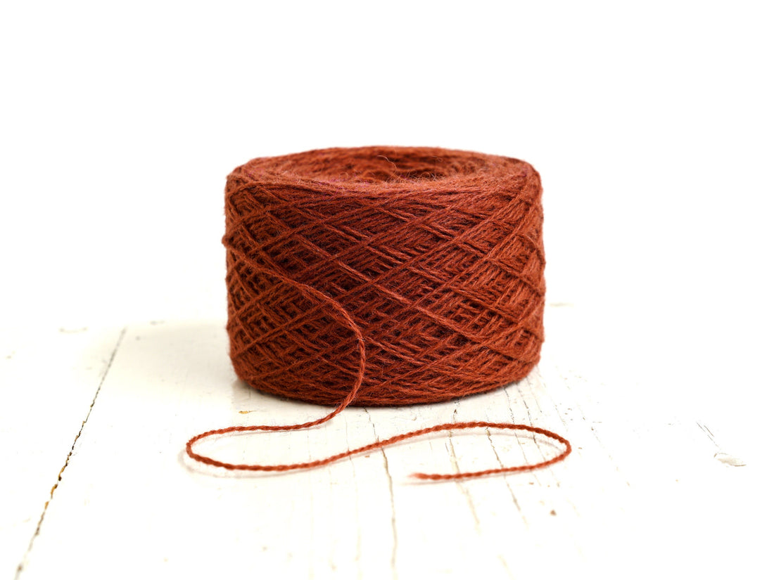 Burnt brick color wool in cone 0,9kg/31.7oz - Fingering yarn for weaving plaids, socks knitting, women&