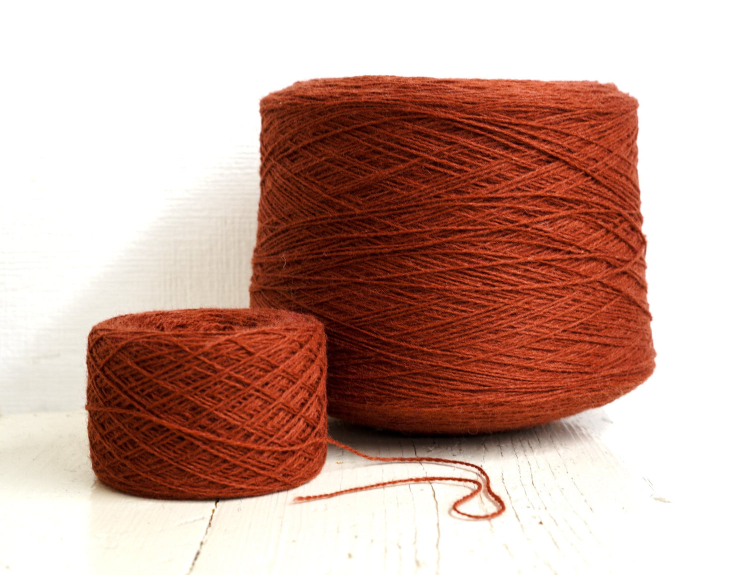 Burnt brick color wool in cone 0,9kg/31.7oz - Fingering yarn for weaving plaids, socks knitting, women&