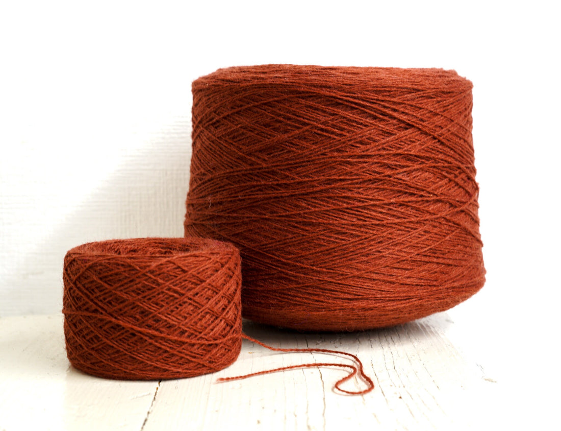Burnt brick color wool in cone 0,9kg/31.7oz - Fingering yarn for weaving plaids, socks knitting, women&
