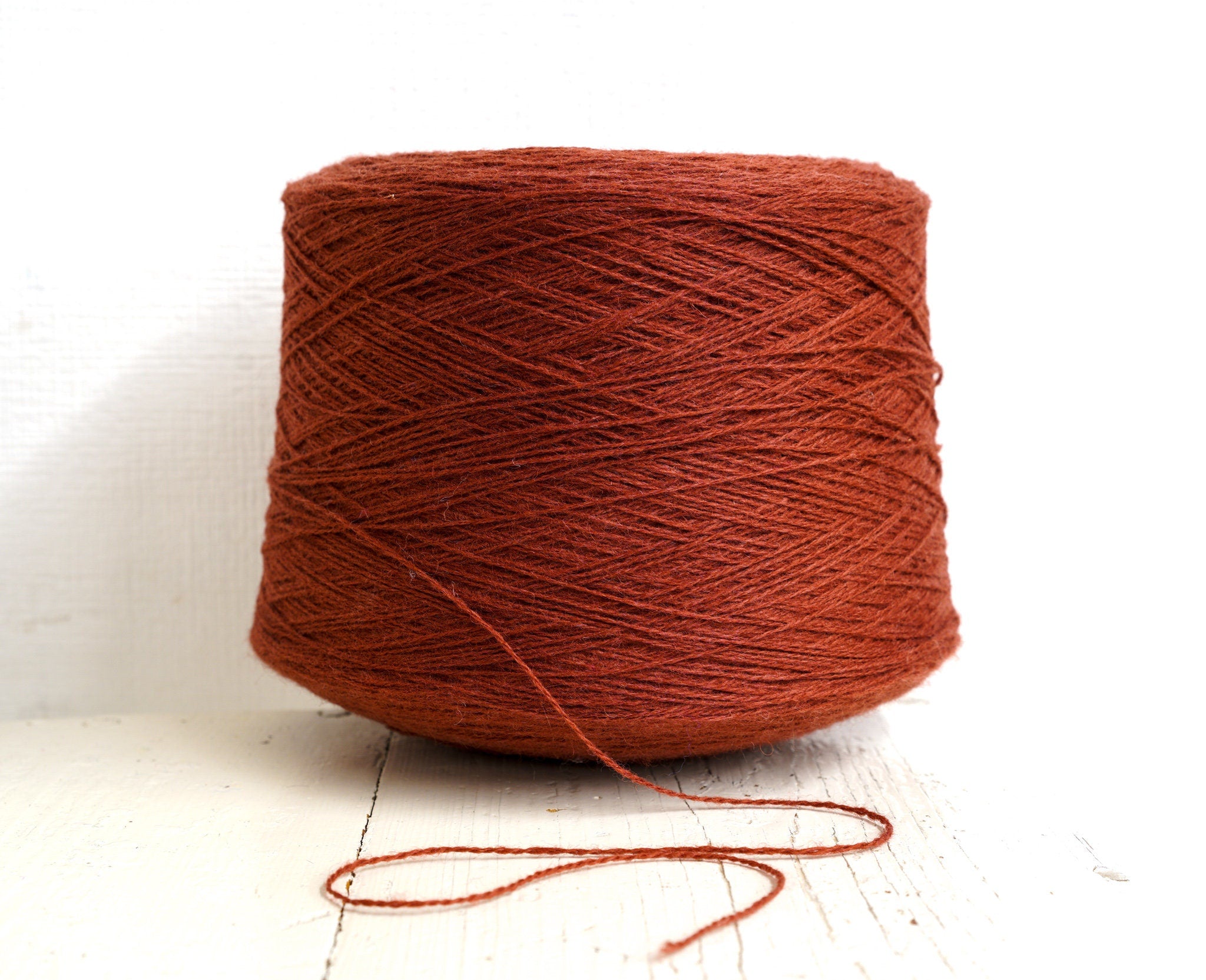 Burnt brick color wool in cone 0,9kg/31.7oz - Fingering yarn for weaving plaids, socks knitting, women&